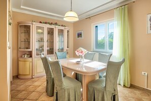 Dining - Holiday Home in Ripenda Kras with Loggia, Air condition, WIFI, Washing machine (676-1) (Ripenda Kras)