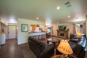LED TV, fireplace, Netflix, foosball