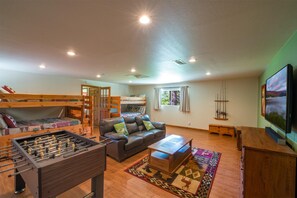 Games room - Blue Bird Ranch (Oakhurst)