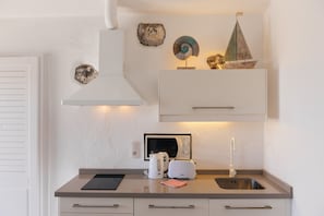 Fridge, microwave, coffee/tea maker, electric kettle
