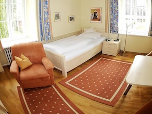 1 bedroom, internet, bed sheets