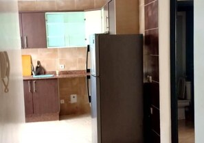 Réfrigérateur, four, plaque de cuisson