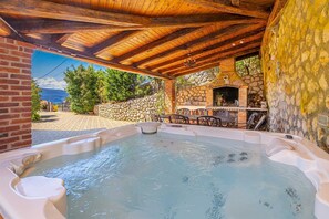 Outdoor dining - Luxury villa RUSTICA with private pool, jacuzzi and outdoor sauna (Linardići)