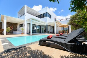 Pool - Casa Sur, Sea Views from Conil Lanzarote with heated pool (Conil)