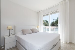 2 slaapkamers, een strijkplank/strijkijzer, beddengoed