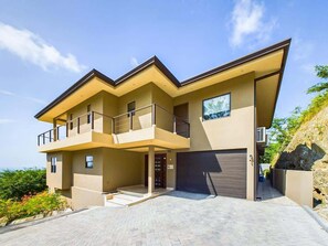 Exterior - Dos Rios #70- 6 Bedroom Home on 1/2 acre (Mar Vista)