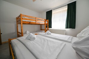 1 bedroom, iron/ironing board, free WiFi, bed sheets - BUDGET Chalet Alpine - Apartment A (Zell am See)