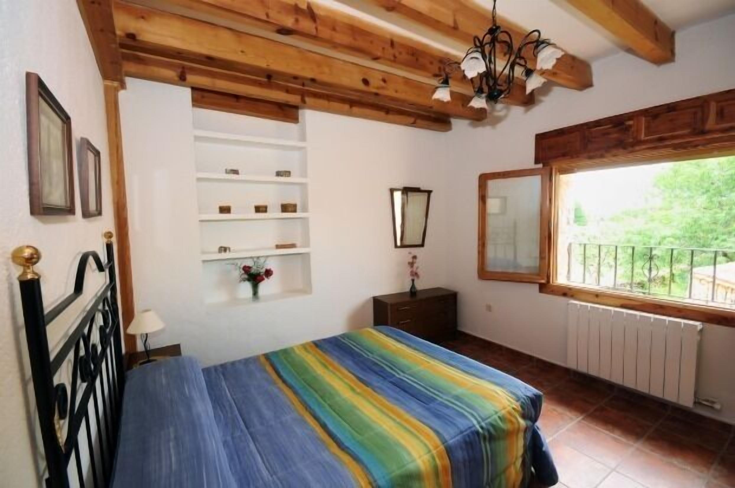6 bedrooms, bed sheets