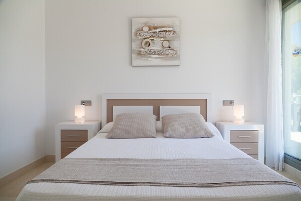2 bedrooms, iron/ironing board, free WiFi, bed sheets