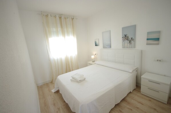 2 bedrooms, iron/ironing board, free WiFi, bed sheets