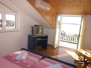Iron/ironing board, free WiFi, bed sheets - Apartment in Hvar town with Seaview, Terrace, Air condition, WIFI (3666-4) (Hvar)