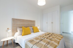 1 bedroom, iron/ironing board, free WiFi, bed sheets - AirCon Apartment with Pool · Beach 100m · Parking · RUISEÑORES (Salou)