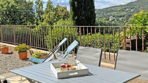 Outdoor dining - Apartment for 4 people – Air conditionning - Swimming pool and tennis – WiFi - Ste Maxime –... (STE MAXIME)