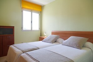 2 bedrooms, iron/ironing board, bed sheets