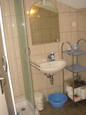 Douche, serviettes fournies