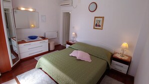 Iron/ironing board, free WiFi, bed sheets