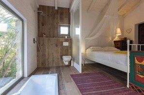 Serviettes fournies, papier toilette