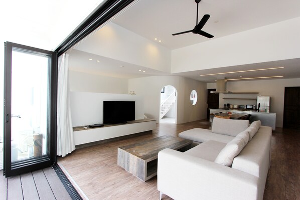 Private Vacation Home | Living area - The Stella Hamahiga (Uruma)