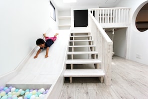 Children's play area - indoor - The Stella Hamahiga (Uruma)