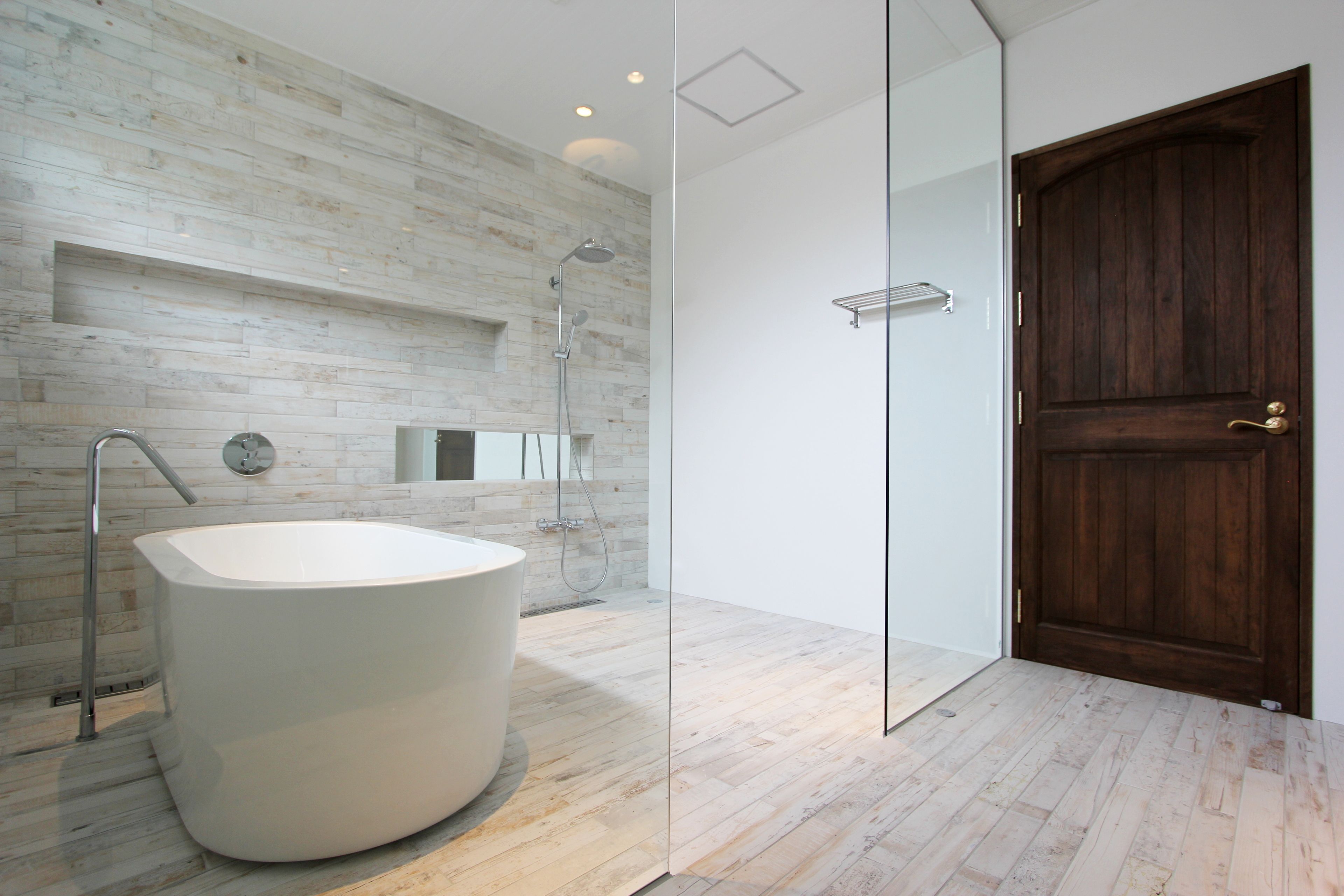 Private Vacation Home | Bathroom | Combined shower/tub, free toiletries, hair dryer, towels