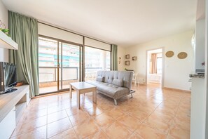 TV - HomeHolidaysRentals Barcelona-Costa Barcelona (Malgrat de Mar)
