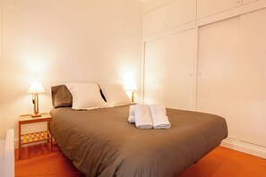2 dormitorios, tabla de planchar con plancha, wifi y ropa de cama