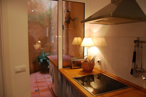 Fridge, microwave, stovetop, coffee/tea maker