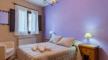 4 dormitoris, planxa i posts de planxar i un bressol de viatge