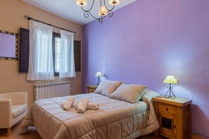 4 habitaciones, tabla de planchar con plancha y cuna de viaje 