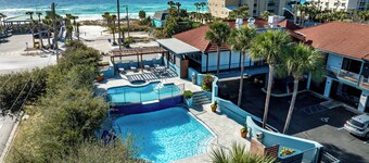 Beachside Inn - Quaint and Comfortable Hotel - Dog Friendly!!*