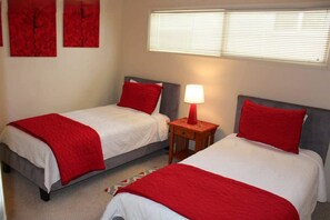 3 quartos, ferros/tábuas de passar roupa, Wi-Fi, roupa de cama
