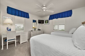 3 bedrooms, iron/ironing board, free WiFi, bed sheets - Gorgeous Beachfront 3 bed, 2 bath at Sanibel Moorings #722 (Sanibel)