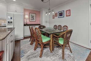 Dining - Gorgeous Beachfront 3 bed, 2 bath at Sanibel Moorings #722 (Sanibel)