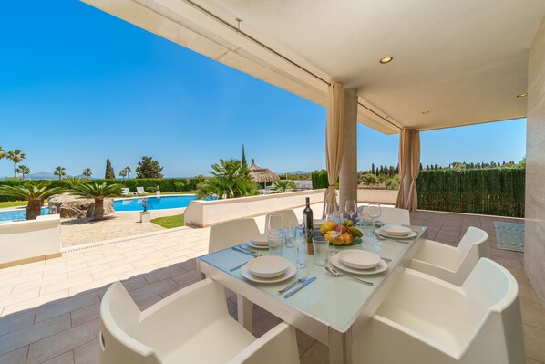 Outdoor dining - CAN TORRAT Finca para 6 personas en Muro (Muro)