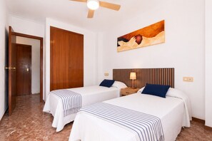 2 Schlafzimmer, Bügeleisen/Bügelbrett, Bettwäsche
