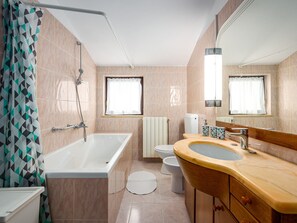Bathtub, hair dryer, towels