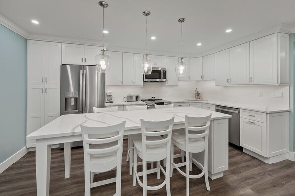 Fridge, microwave, oven, stovetop - Newly Renovated Garden View 2 bed, 2 bath at Sanibel Moorings #221 (Sanibel)