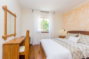 3 bedrooms, WiFi, bed sheets