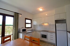 Réfrigérateur, micro-ondes, four, lave-vaisselle