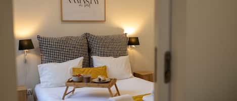 Iron/ironing board, free WiFi, bed sheets