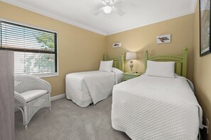 3 slaapkamers, een strijkplank/strijkijzer, gratis wifi, beddengoed