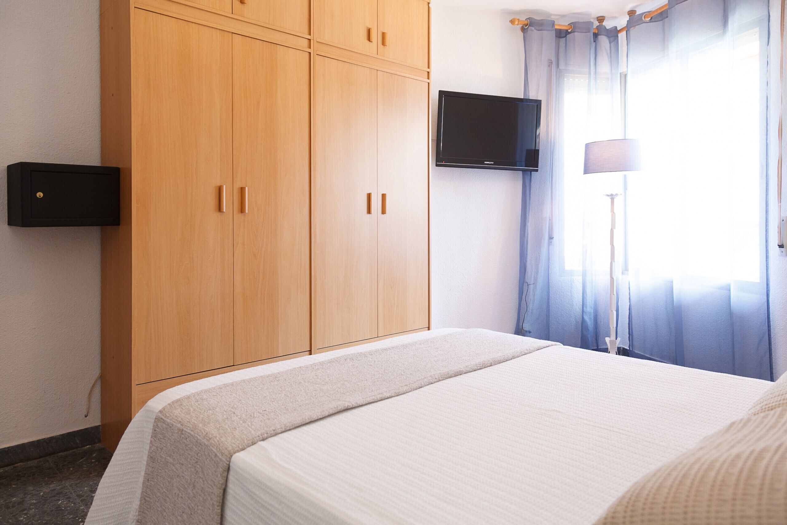 2 slaapkamers, een strijkplank/strijkijzer, beddengoed