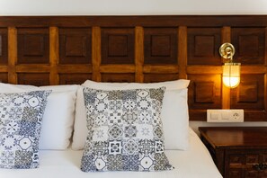 1 chambre, coffres-forts dans les chambres, fer et planche à repasser