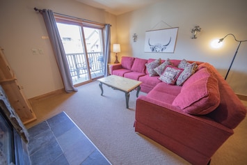 Large 1 bedroom condo at Red Hawk Lodge!