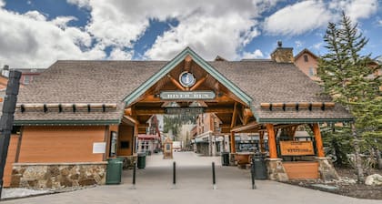 River Run Condo, Walk to Skiing, Pool/Hot Tub