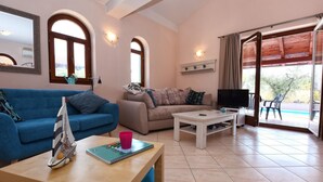 TV, fireplace - Villa Cherry House with pool in Višnjan,Istria (Višnjan)