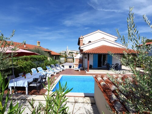 Villa Cherry House with pool in Višnjan,Istria