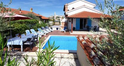 Villa Cherry House with pool in Višnjan,Istria