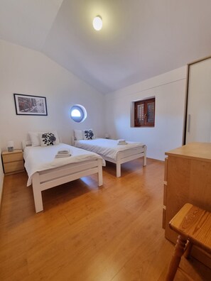2 عدّة غرف نوم ومكواة/لوح كي وواي فاي مجانًا وملاءات أسرّة