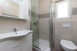 Douche, serviettes fournies